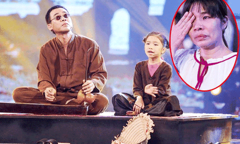  Cảnh đi xe ôm, ngủ nhờ nhà trọ của “thần đồng hát xẩm” Võ Hương Giang 