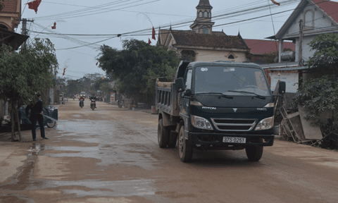 Mã Thành (Yên Thành): Dân sống khổ vì xe chở đất gây ô nhiễm