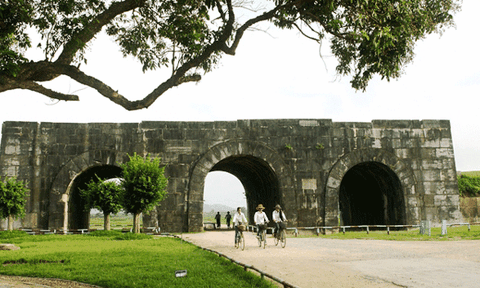 Thành nhà Hồ được xây dựng với mục đích gì?