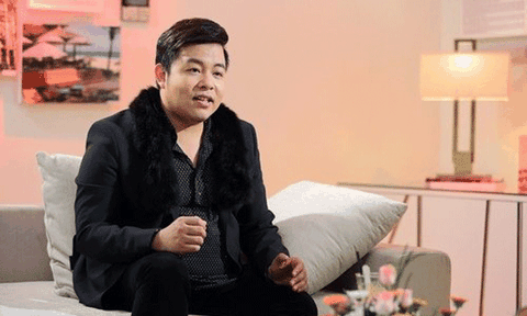 Quang Lê: “Đời tôi toàn phải đi xin để được hát”