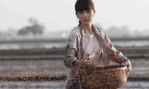  “Vòng eo 56”- Sự biện minh vụng về cho Ngọc Trinh 