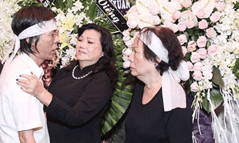 Từ Mỹ trở về, con trai NS Nguyễn Ánh 9 vẫn không tin cha đã mất