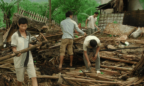 Thanh Hóa: Lốc xoáy mưa đá khiến nhiều nhà cửa bị hư hại
