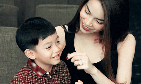  Subeo theo Hồ Ngọc Hà đi tập chương trình