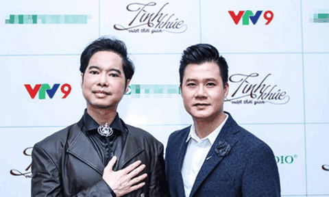 Ngọc Sơn diện quần da rách tả tơi lên sân khấu