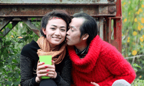  Hoài Linh lãng mạn với Tina Tình trên phim 