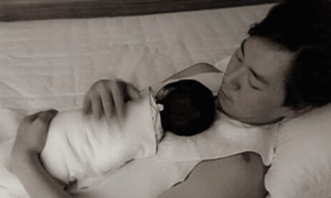  Vợ chồng sao phim “Mặt trăng ôm mặt trời” khoe con đầu lòng 