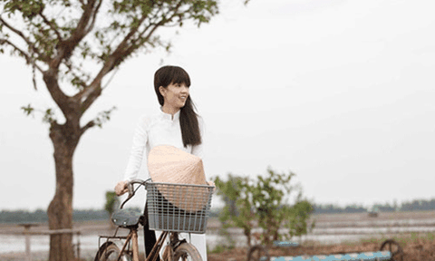  Hé lộ bản thu âm "Ngày em xa quê" chỉ để làm kỉ niệm của Ngọc Trinh