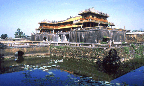 Dấu ấn văn hóa kinh đô Huế và ĐBSH qua sản phẩm thủ công truyền thống