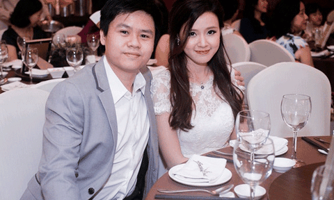  Phan Thành lại đăng ảnh nắm chặt tay Midu