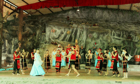 Ngỡ ngàng lễ hội “Huyền thoại thác Yang Bay”