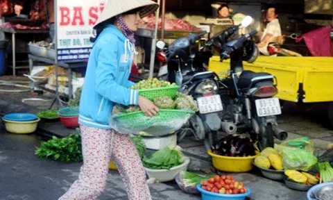  Lý tình chợ … chạy 