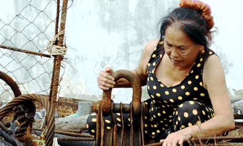 Nữ thợ lặn duy nhất vớt chiến hạm Mỹ ở miền Tây