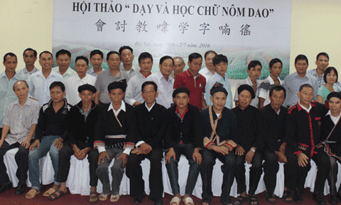 Kết nối để gìn giữ chữ Nôm Dao cổ