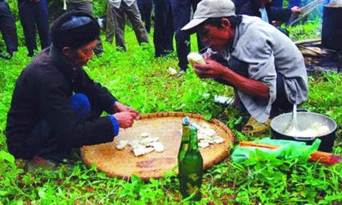 Lễ cúng thần rừng của người Pu Péo