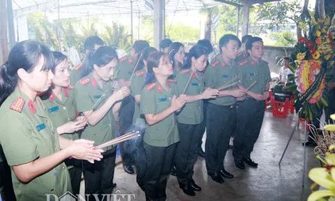 Rơi lệ trước di ảnh nữ công an từ chối điều trị ung thư để cứu con