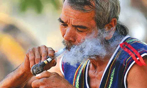 Nghệ thuật sử dụng ngôn từ trong nghi lễ cộng đồng của người Xơ Teng