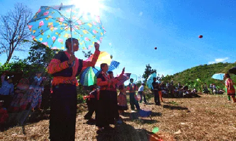 Ném Pao - trò chơi độc đáo của đồng bào Mông