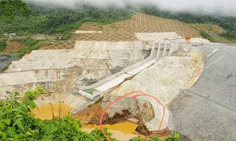 Bục hầm dẫn dòng thủy điện Sông Bung 2: Mất liên lạc với hàng chục người dân 