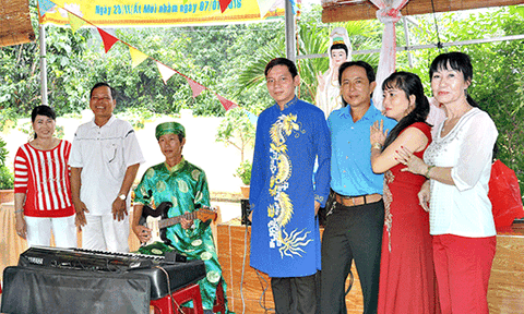 CLB Đờn ca tài tử huyện Tân Thành: Nuôi dưỡng tình yêu đờn ca tài tử