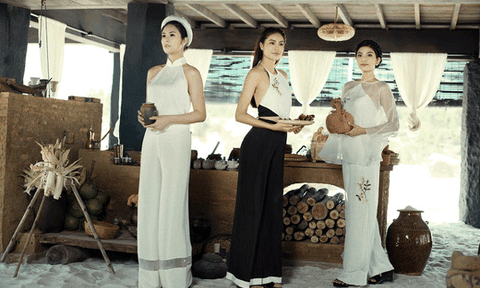 Dàn Hoa hậu, á hậu cùng nhau khoe nét xuân thì với yếm lụa