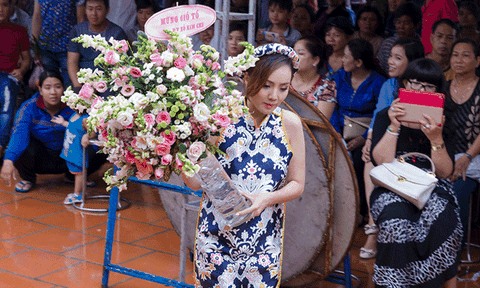 Hồ Kim Chi xinh như Cô Cám đi cầu duyên 