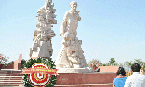 Long An sáng mãi 8 chữ vàng