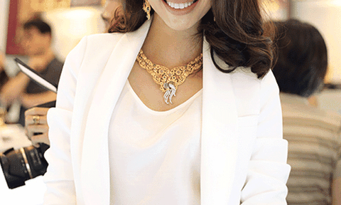  Phạm Hương đeo trang sức vàng 1 tỷ dự event