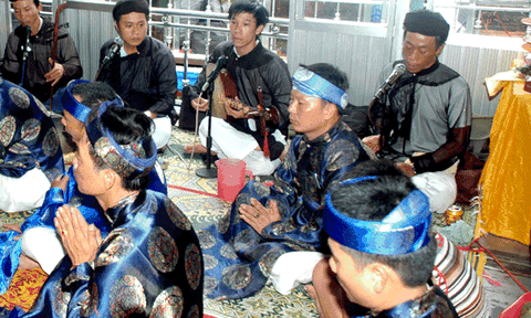 Hát Chầu văn, nét Huế  độc đáo của xứ Huế