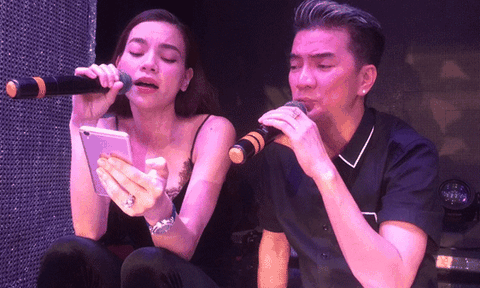 Dương Triệu Vũ chụp hình cho Mr. Đàm và Hà Hồ tập nhạc