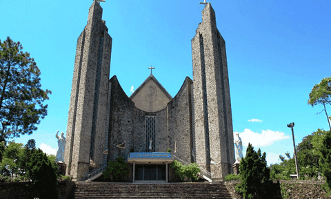 Nhà thờ chính tòa Phủ Cam: Điểm đến không thể bỏ qua khi tới Huế