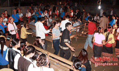 Luật uống rượu độc đáo ở thủ phủ rượu cần xứ Nghệ