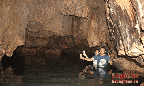 Bí ẩn hang Rú Ấm