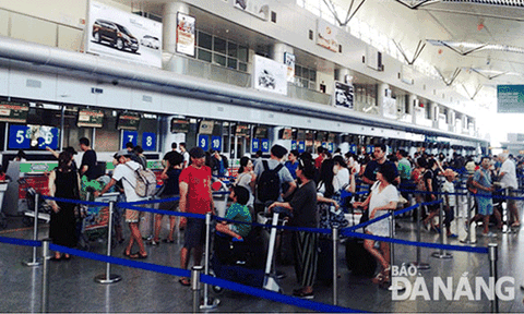 Không dễ mua vé tàu, máy bay dịp Tết