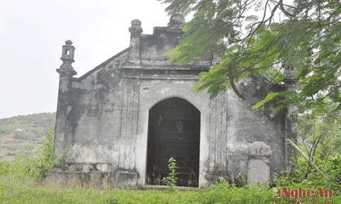 Nhiều sắc phong quý trong ngôi đền cổ