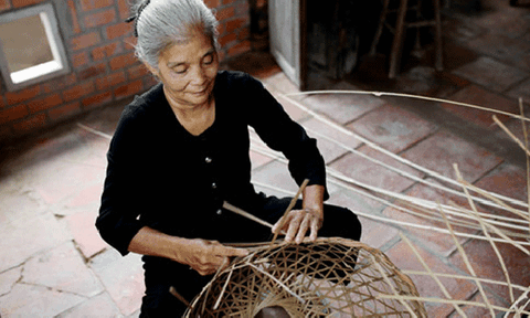 Đắm say “nét xưa” của làng nghề trăm tuổi Phú Lễ