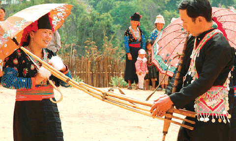 Về bản Mông nghe làn điệu giao duyên