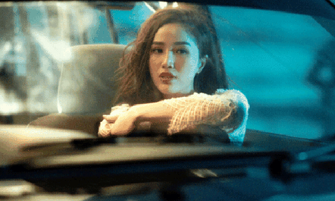 Bảo Thy trượt chân ngã trên đỉnh thác khi quay MV ở Malaysia