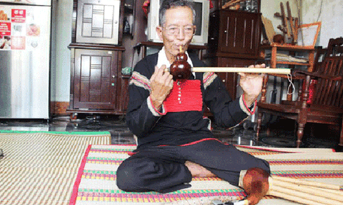  Lưu truyền nghề chế tác nhạc cụ dân tộc 