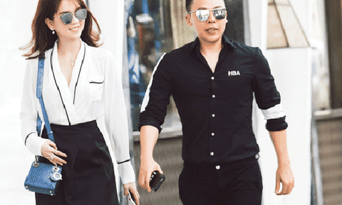 Ngọc Trinh diện ton-sur-ton, sánh đôi ông bầu dạo phố