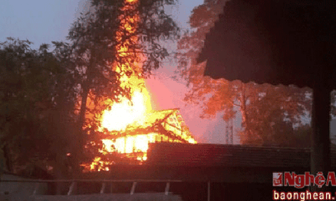 Trụ sở UBND xã Hữu Lập, Kỳ Sơn bị cháy rụi