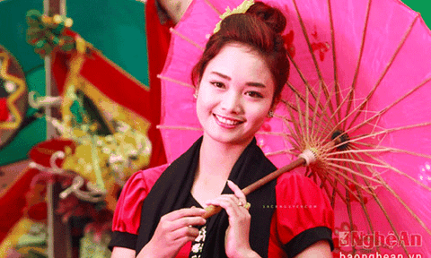 Những phụ kiện làm đẹp của phụ nữ miền Tây xứ Nghệ