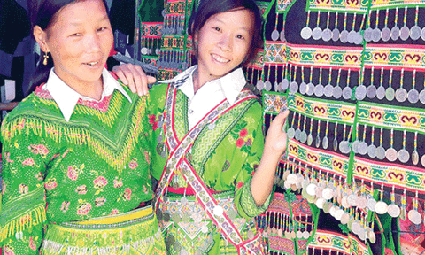 Nét đẹp trang phục truyền thống của phụ nữ dân tộc Mông