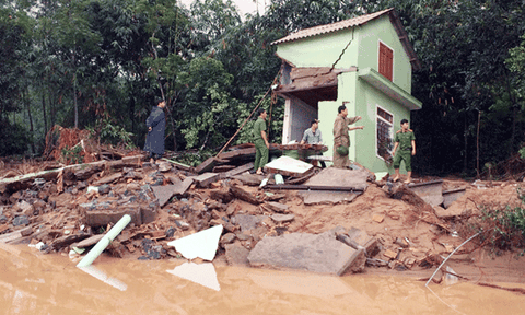 Quảng Bình: 25 người chết và mất tích, 92.489 hộ bị ngập, 56 hộ tốc mái, 18 nhà sập