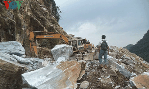 Nghệ An: Sập mỏ đá kinh hoàng, 4 người thương vong