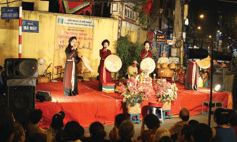 Độc đáo chợ đêm phố cổ Hà Nội