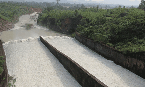 Hồ Kẻ Gỗ xả nước, lên phương án di dời khẩn cấp gần 2.000 hộ dân 