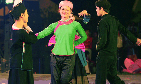 Trang phục của phụ nữ Giáy ở Sa Pa