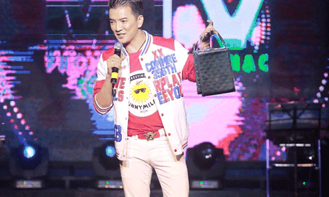 Bán túi hàng hiệu, Mr Đàm thu hơn 700 triệu cho đồng bào miền Trung