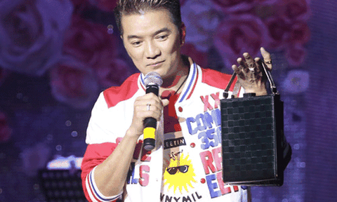 Mr Đàm bức xúc vì bị nghi ngờ ‘rút ruột’ tiền ủng hộ miền Trung